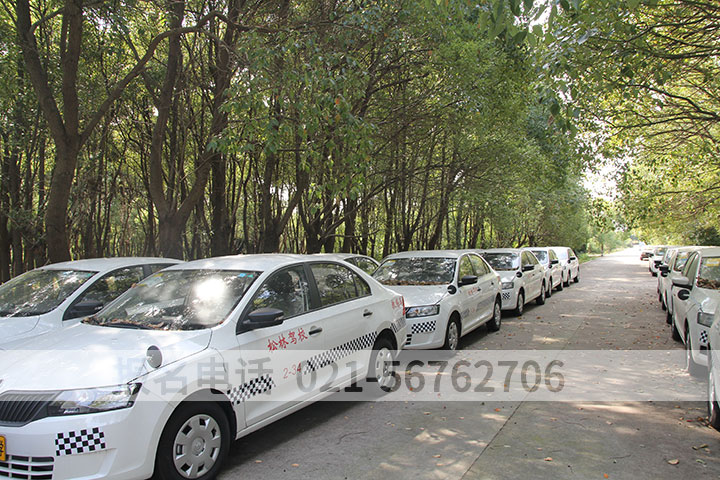 松林驾校教练车